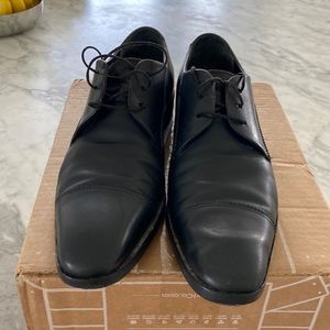 Black Ferragamo Derby shoes in good condition